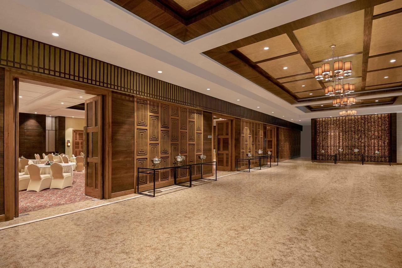 Radisson Blu Plaza Resort & Convention Centre Karjat Exteriér fotografie The Grand Ballroom