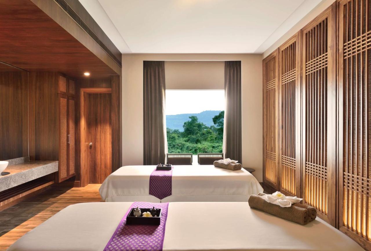 Radisson Blu Plaza Resort & Convention Centre Karjat Exteriér fotografie Spa at The Royal