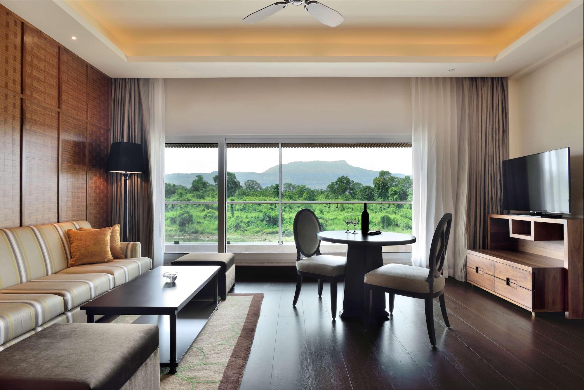 Radisson Blu Plaza Resort & Convention Centre Karjat Exteriér fotografie A living room at the hotel