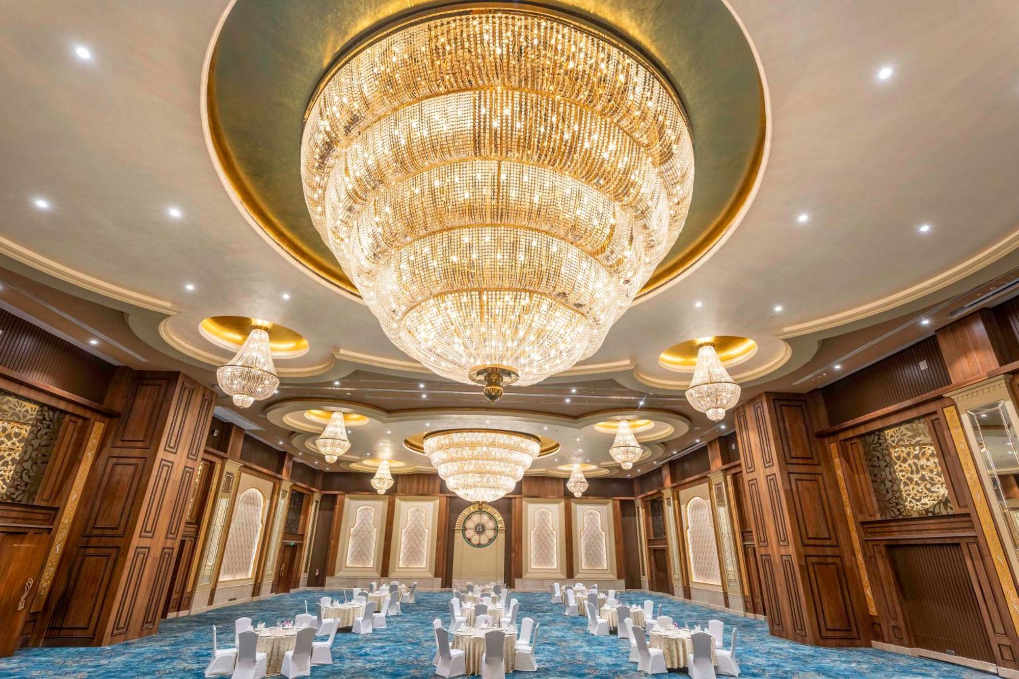 Radisson Blu Plaza Resort & Convention Centre Karjat Exteriér fotografie The Grand Ballroom