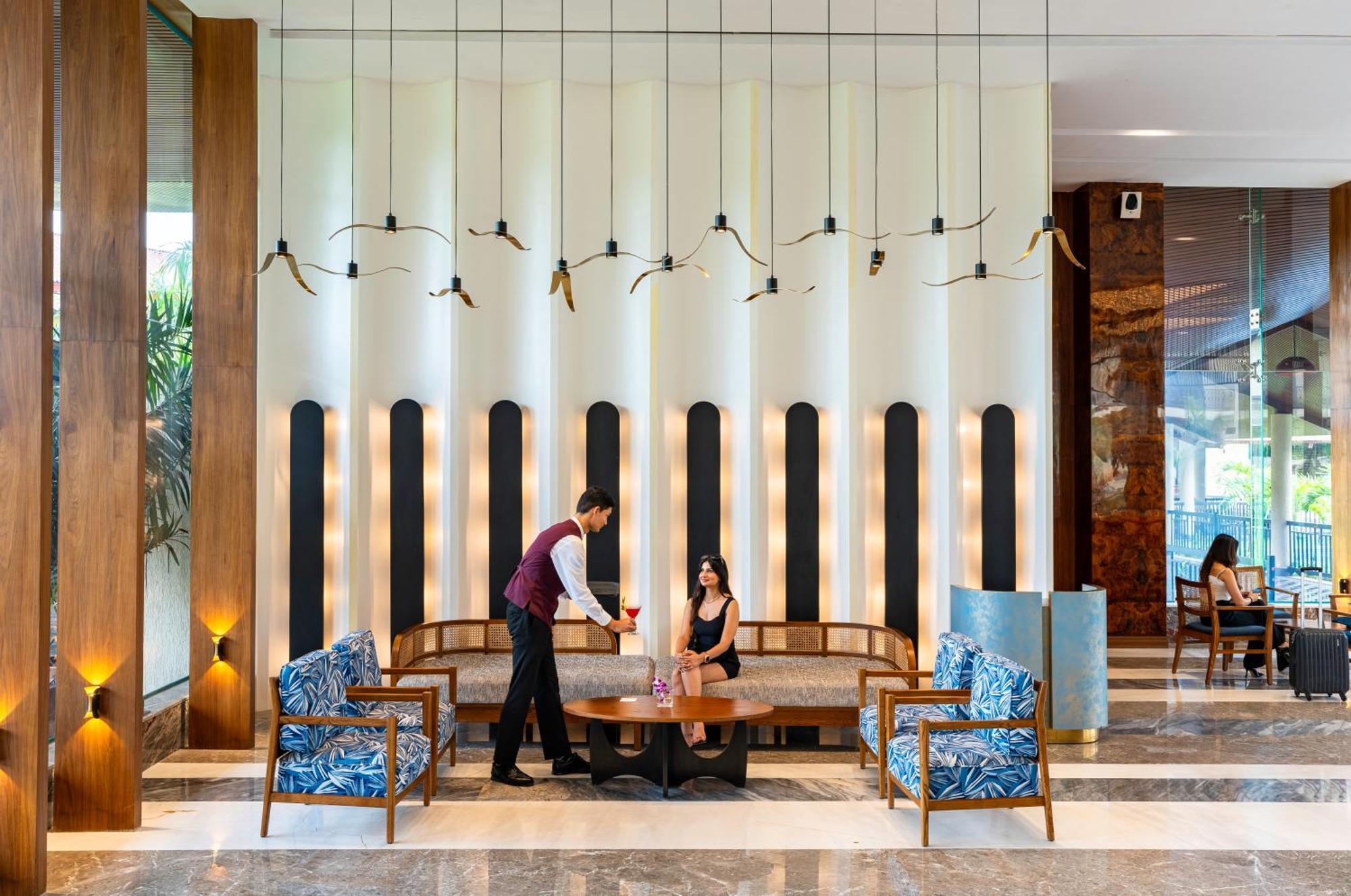 Radisson Blu Plaza Resort & Convention Centre Karjat Exteriér fotografie Lobby