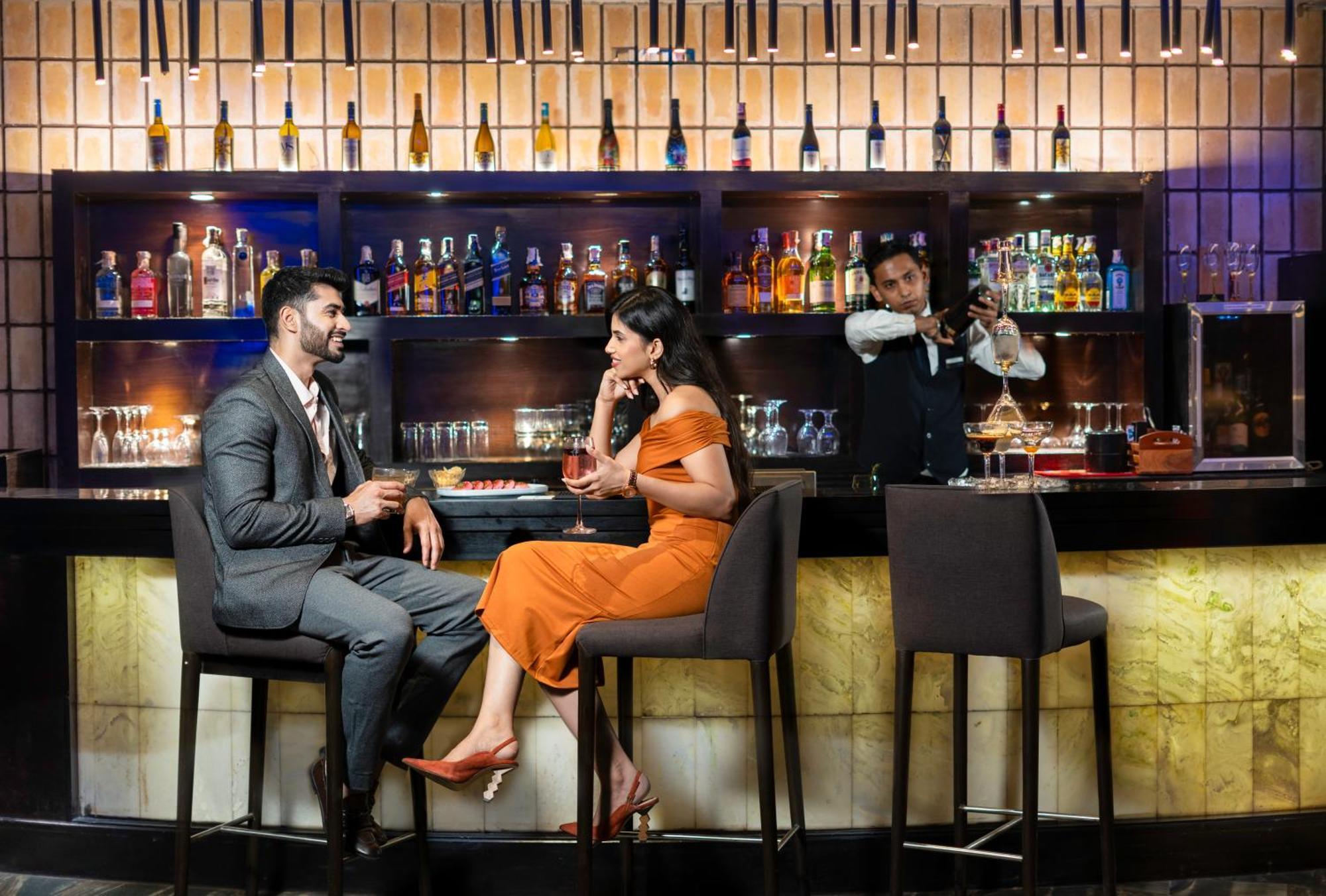 Radisson Blu Plaza Resort & Convention Centre Karjat Exteriér fotografie The Bar