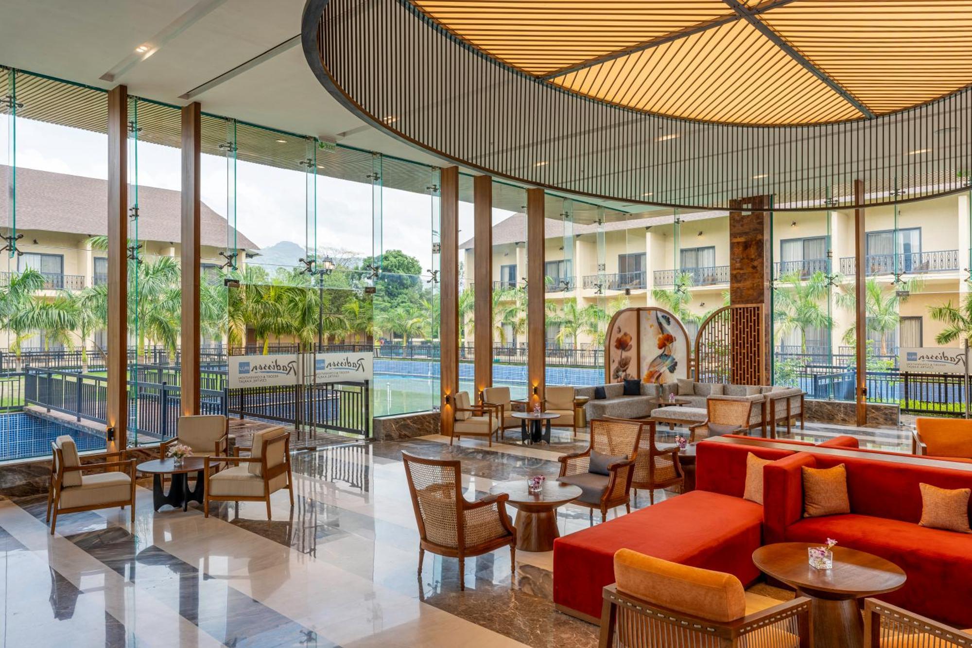 Radisson Blu Plaza Resort & Convention Centre Karjat Exteriér fotografie The lobby of the hotel