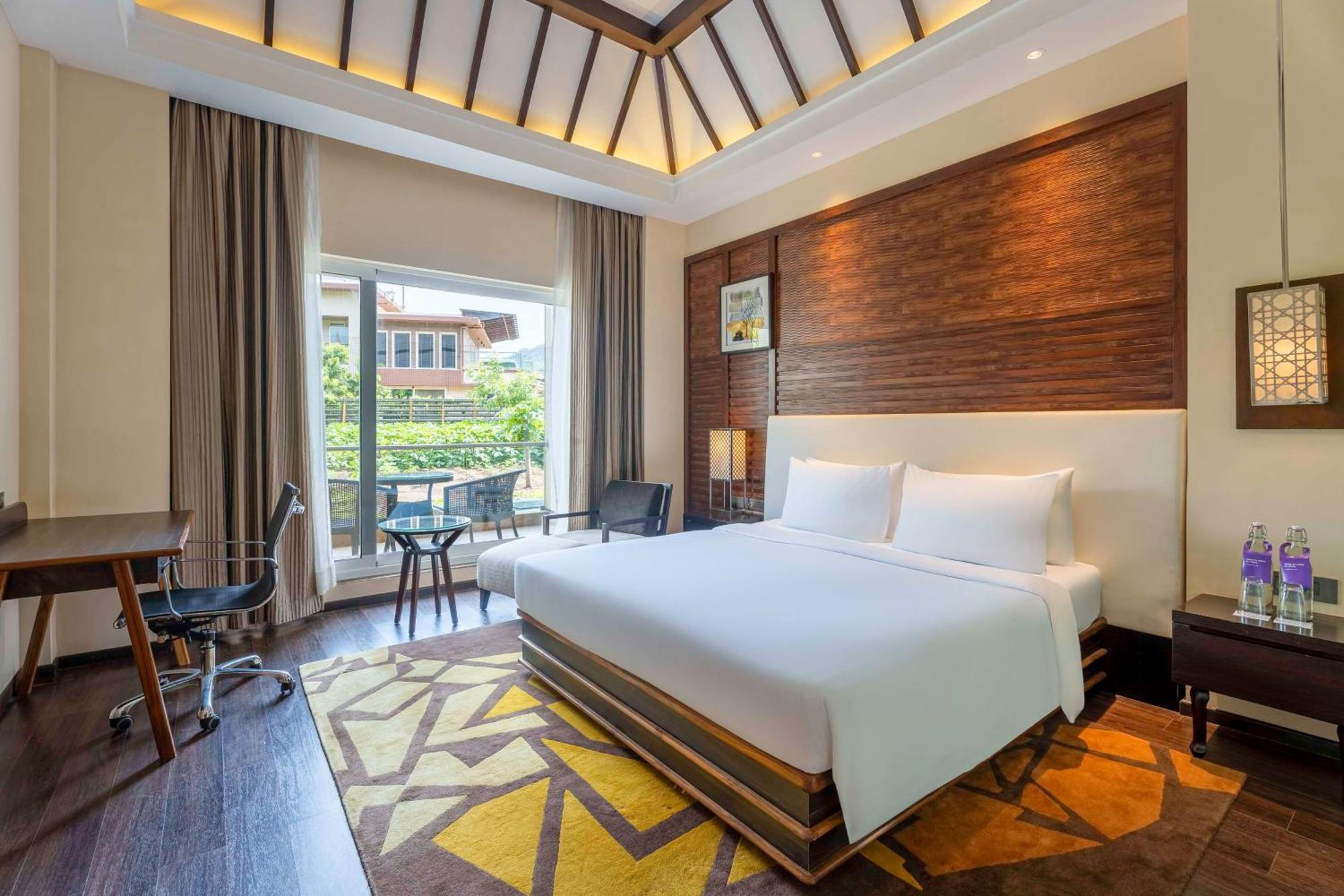 Radisson Blu Plaza Resort & Convention Centre Karjat Exteriér fotografie Deluxe Room