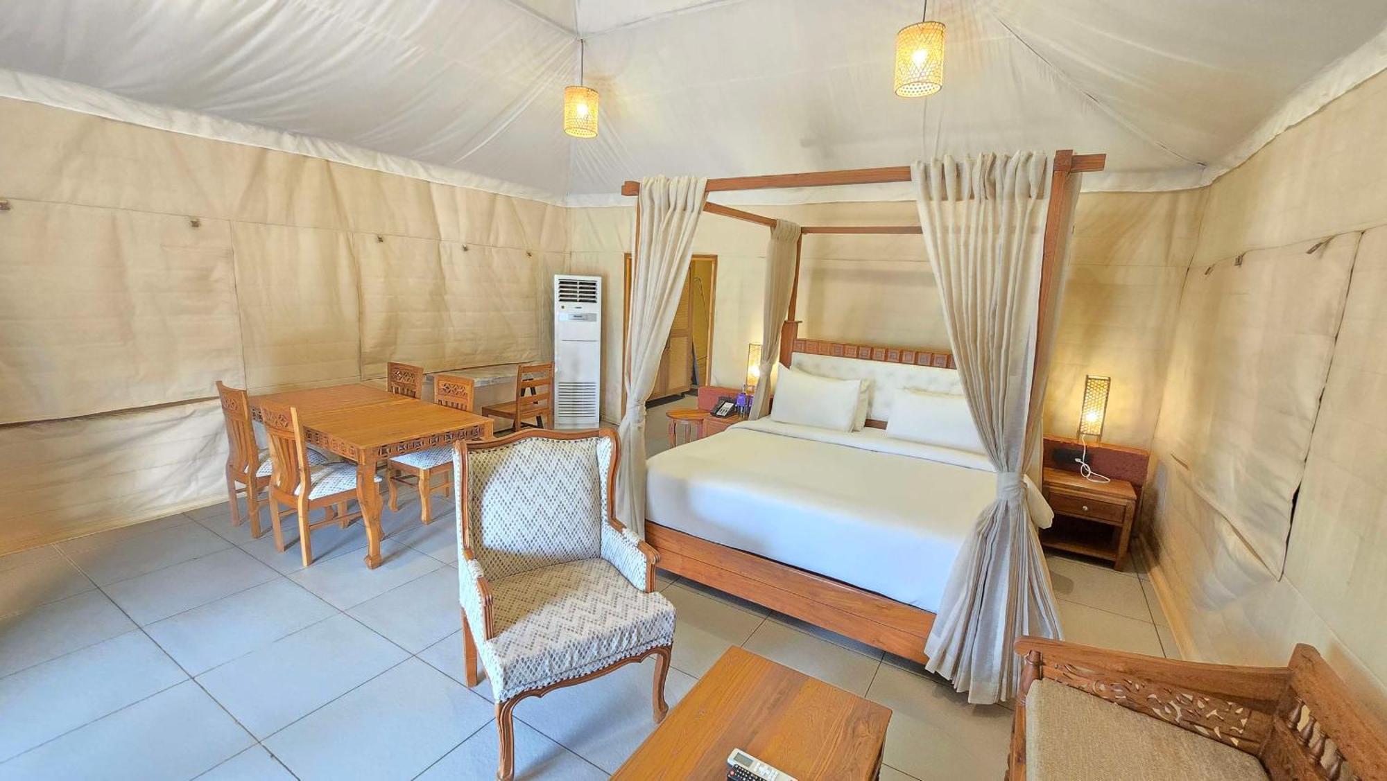 Radisson Blu Plaza Resort & Convention Centre Karjat Exteriér fotografie A tent at the resort